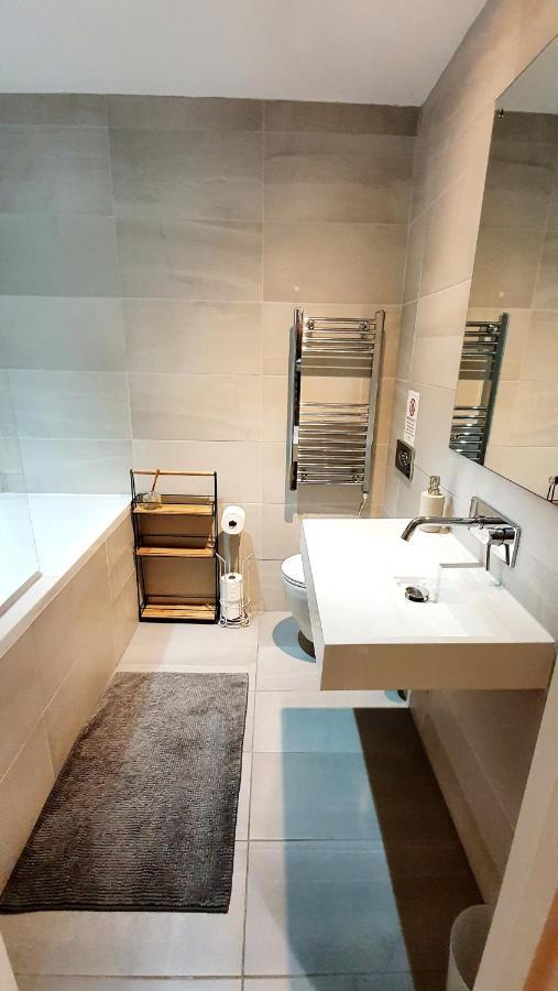 Superb 2 Beds 2 Baths New Apartment W/ Garden+Patio Bournemouth Eksteriør billede