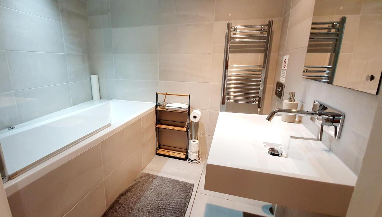 Superb 2 Beds 2 Baths New Apartment W/ Garden+Patio Bournemouth Eksteriør billede