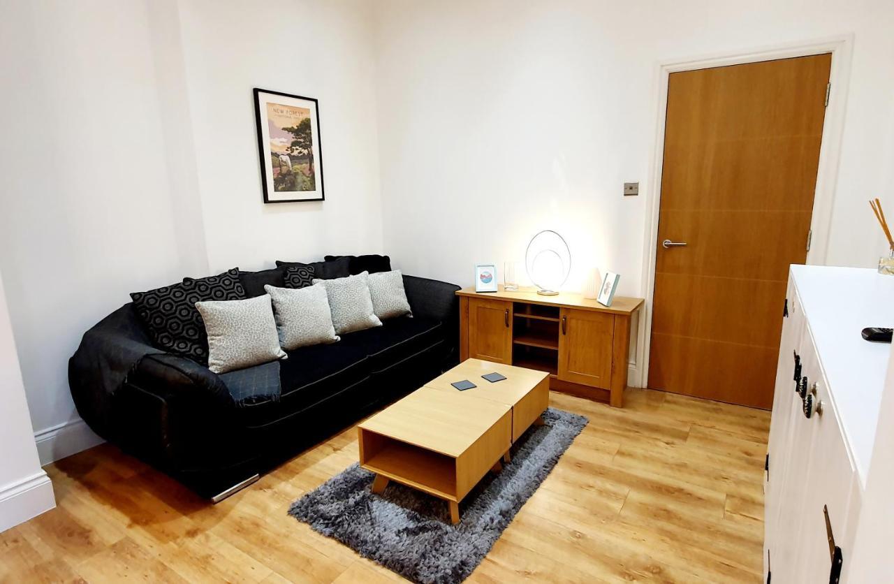 Superb 2 Beds 2 Baths New Apartment W/ Garden+Patio Bournemouth Eksteriør billede