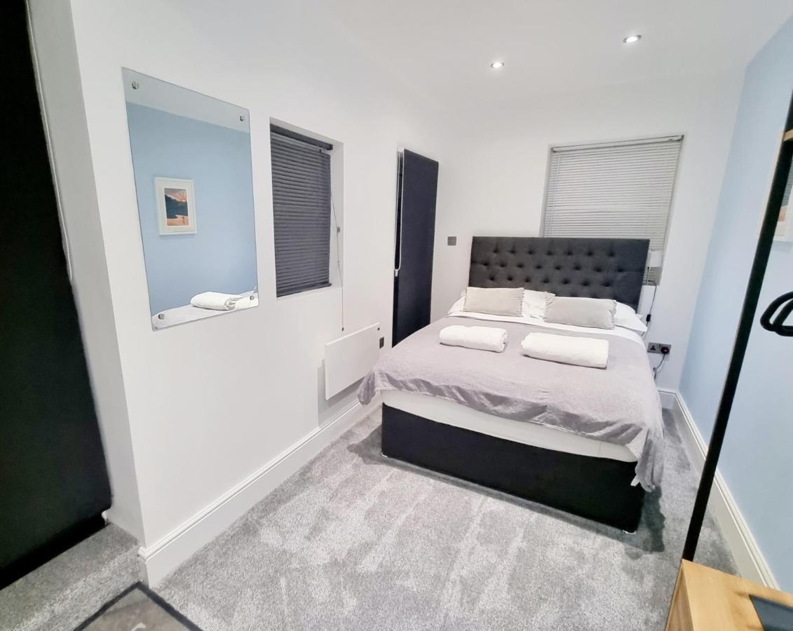 Superb 2 Beds 2 Baths New Apartment W/ Garden+Patio Bournemouth Eksteriør billede